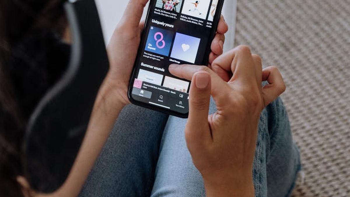 Beyond the Hits: How to Discover New Music Through Friends